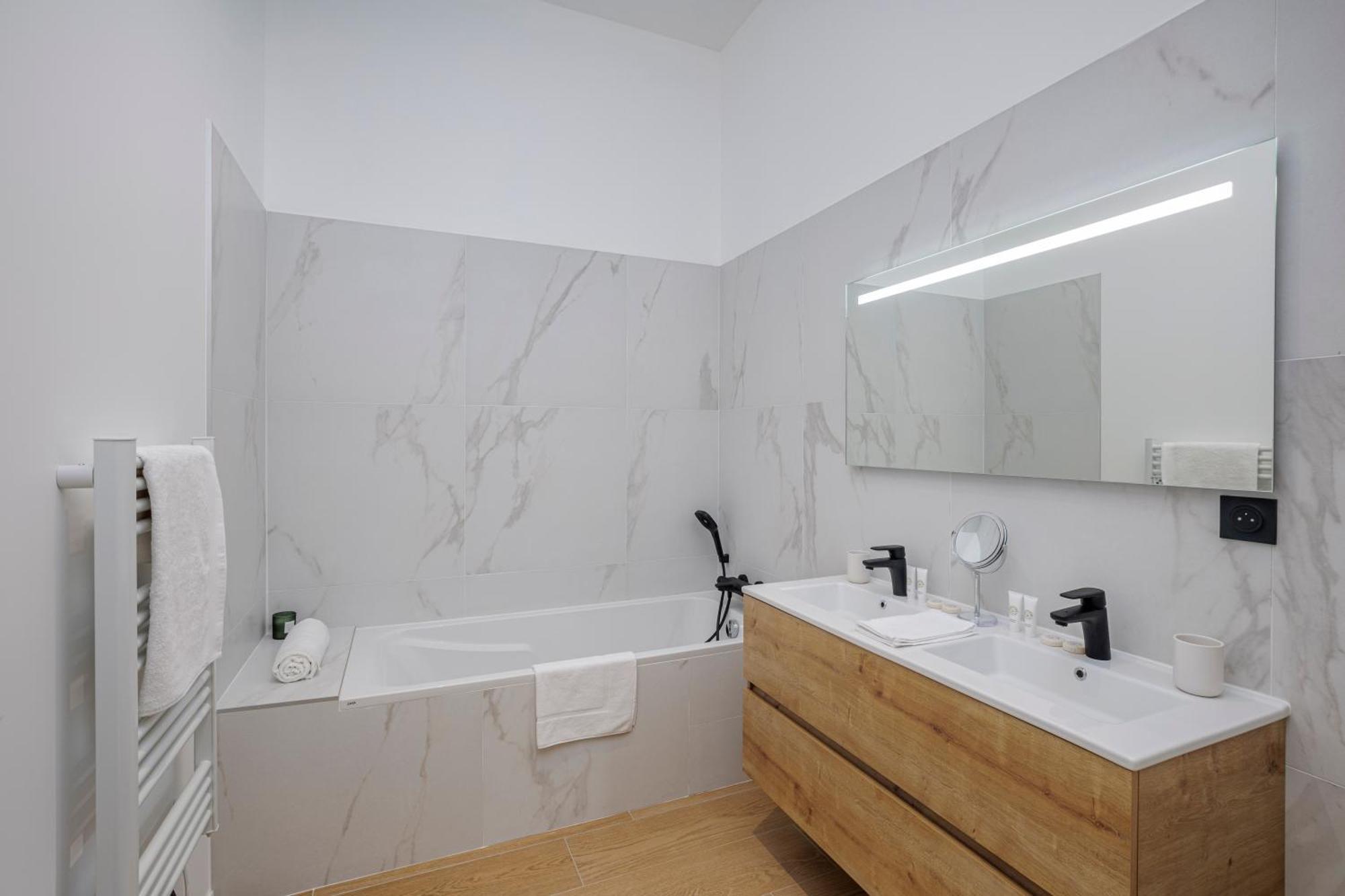 1 - Grand Appartement Spacieux Dans Un Chateau Du 17Eme Siecle, A 15Min De Lyon Vourles エクステリア 写真